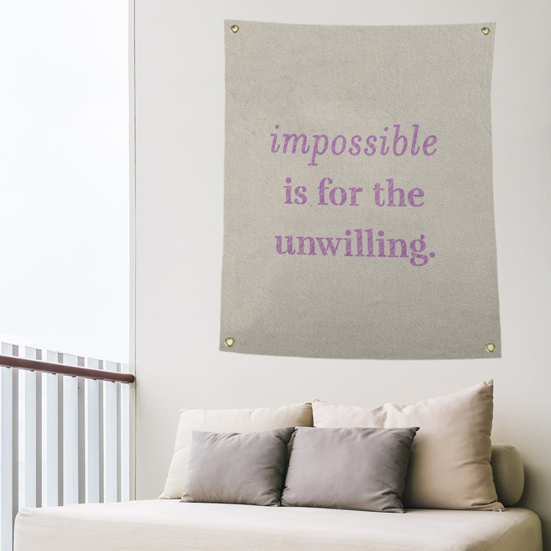 Tapisserie quote « impossible à écrire » en polyester, H 80 po x l 59 po, Blanc / violet