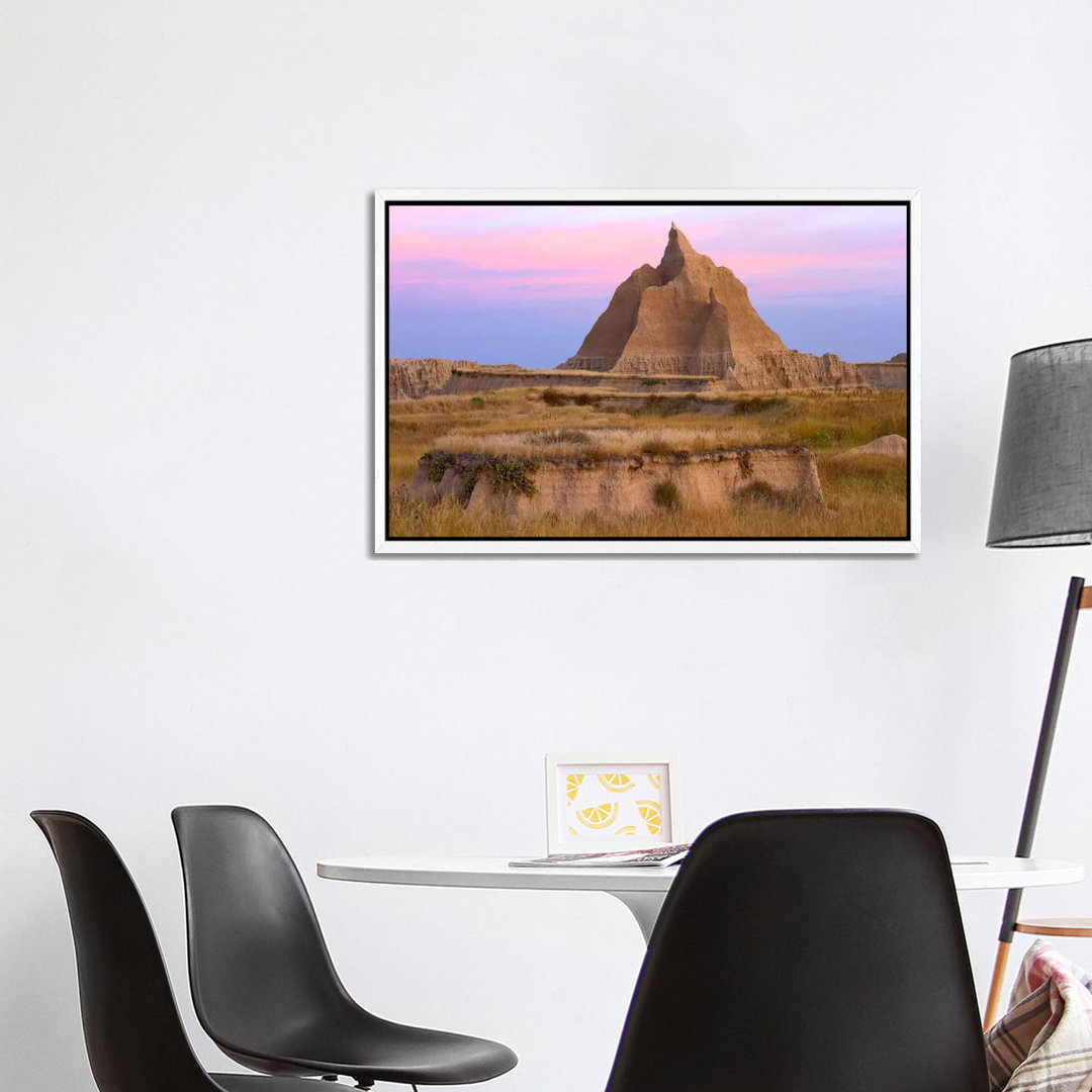 Landscape Showing Erosional Features With Grassland, Badlands National Park, South Dakota von Tim Fitzharris - Galerie-G...