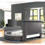 Grand lit moderne gris avec tête de lit et base en bois stable