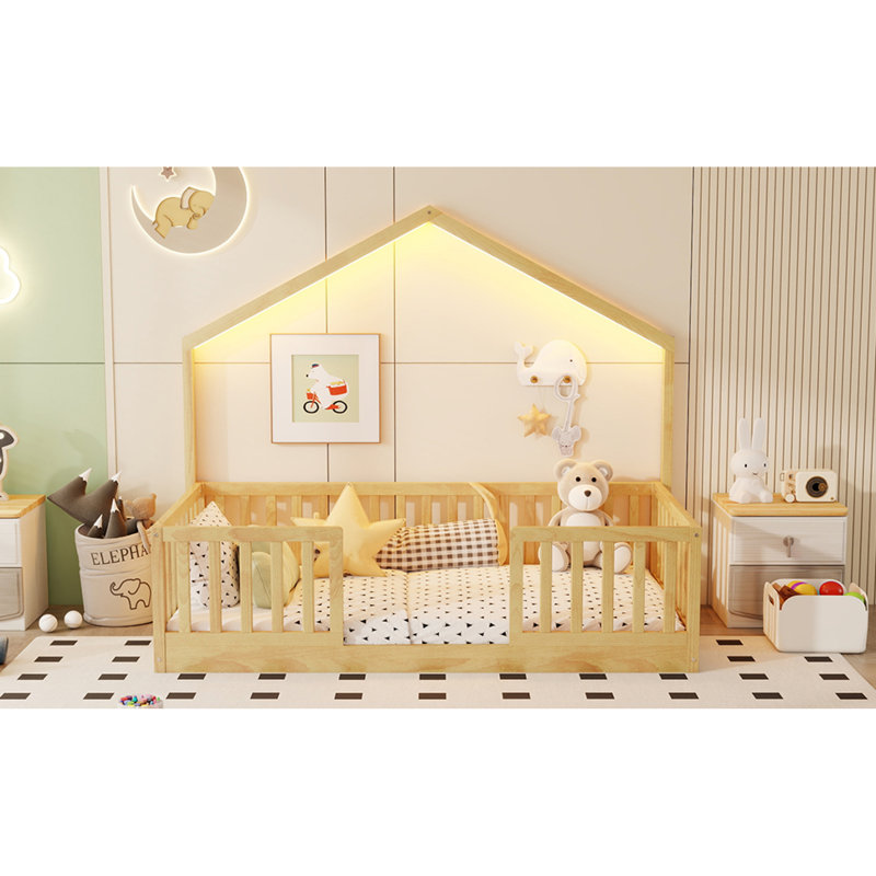 Lit simple en bois naturel Montessori