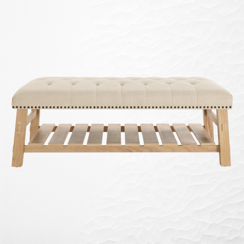 Table basse rectangulaire avec repose-pieds capitonnée, banc rembourré avec garniture cloutée et tablette de rangement inférieure à lattes