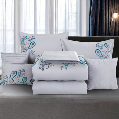 Nadara Polyester Floral Comforter