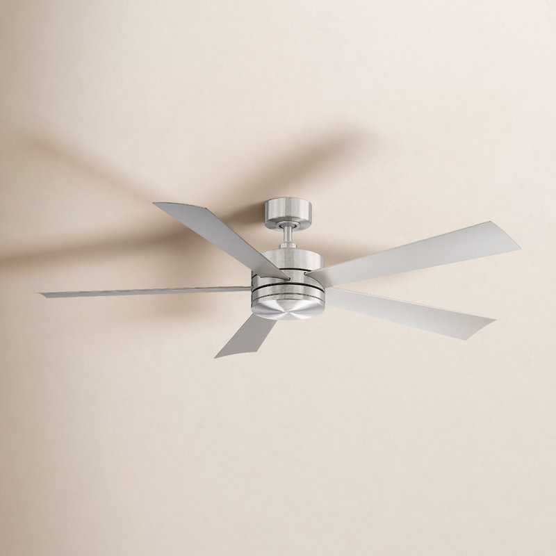 Ventilateur de plafond intelligent à cinq pales d'extérieur et d'intérieur Wynd avec télécommande et ensemble d'éclairage DEL inclus fonctionnant avec les applis Alexa, iOS ou Android