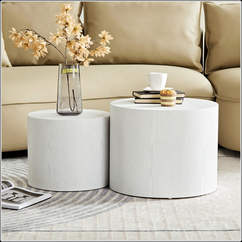 Ensemble de 2 tables d'appoint et tables basses en panneau de fibres à densité moyenne avec placage en bois de frêne, de chêne et de noyer, parfait pour un décor polyvalent et élégant.
