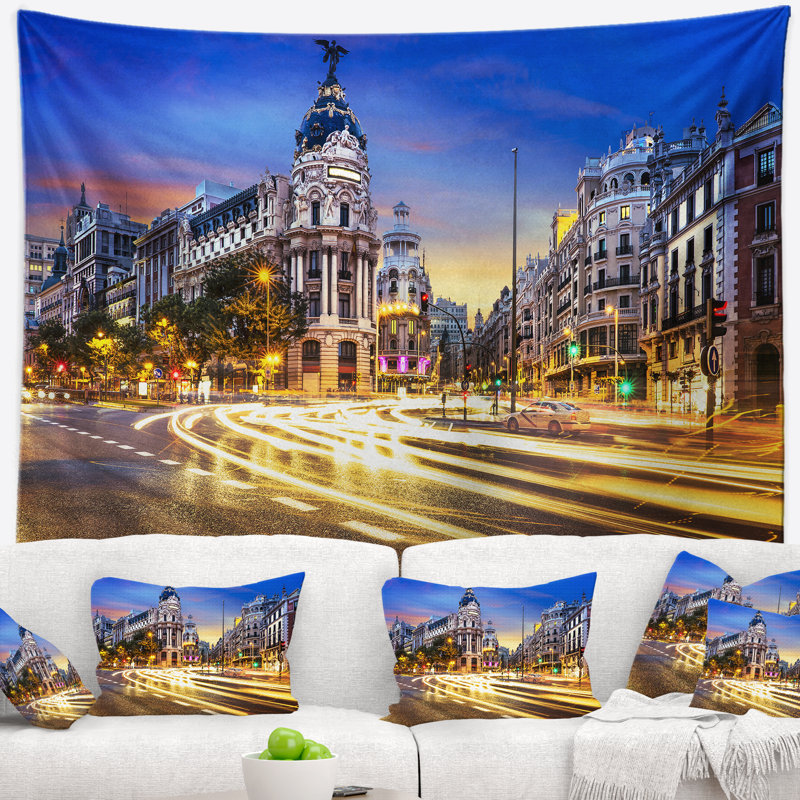 Cityscape madrid city centre tapestry, H 32 po x l 39 po