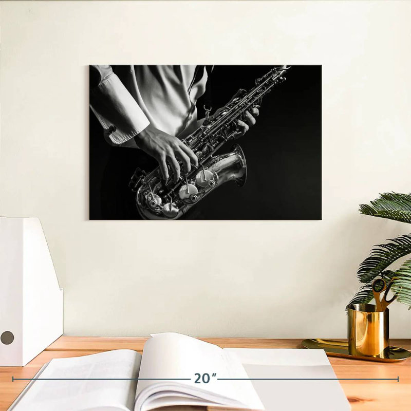 Abarca jouant du saxophone, H 8 po x l 12 po