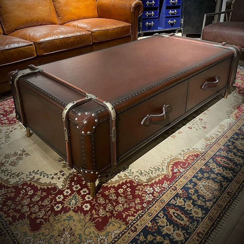 Table basse style vintage en rotin à rivets