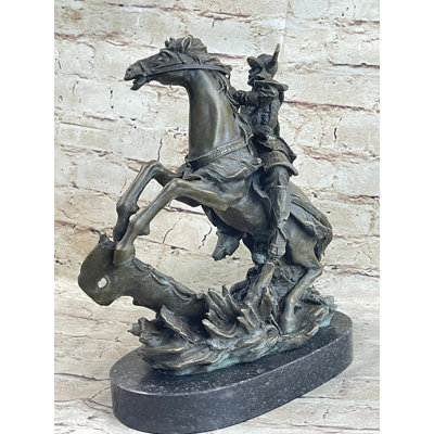 Figurine de casque de style viking japonais
