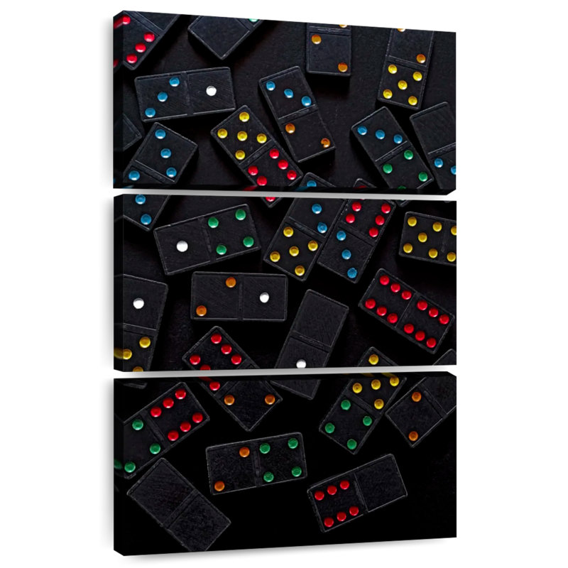 Dominos dispersés sur table Senne, H 74 po x l 48 po