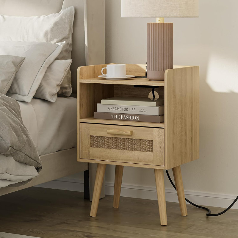 Isaiaha 15.7'' W Nightstand