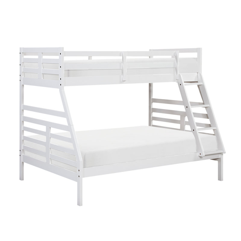 Lit superposé simple au-dessus d'un lit double classique en bois blanc, garde-corps et, idéal pour une chambre de jeunes