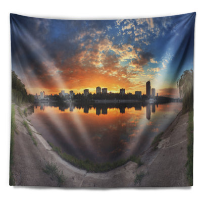 Paysage long coucher de soleil d'été en tapisserie jaune