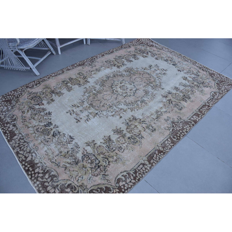 Grand tapis brun rétro vintage idéal pour la décoration intérieure et les espaces de salon ou de chambre à coucher élégants
