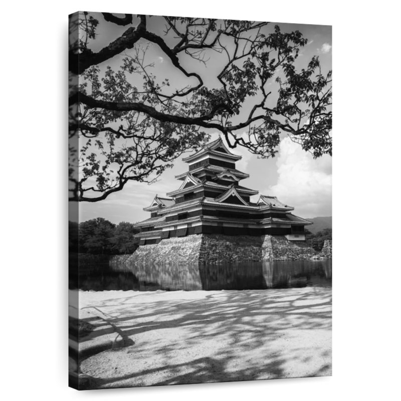 Château Nicci Matsumoto, H 45 po x l 30 po