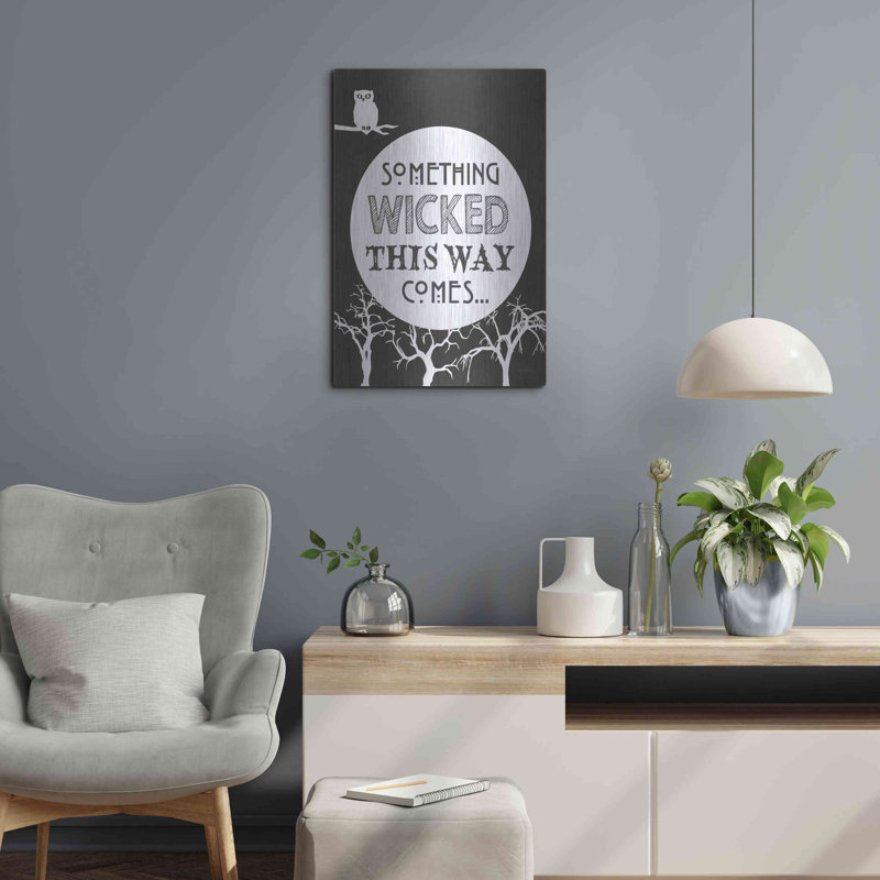 The Holiday Aisle® «Quelque chose de méchant par ce moyen» par Lettrage et doublé, art mural en métal, H 24 po x l 16 po