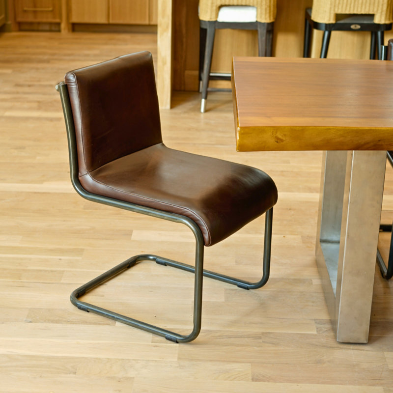 Chaise en cuir Essex Street