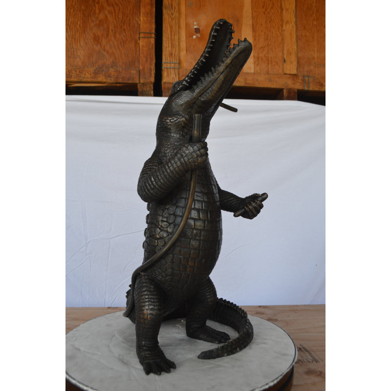 Statue d'alligator s'amusant en bronze - fontaine - Taille: L 15 po x l 15 po x H 31 po.