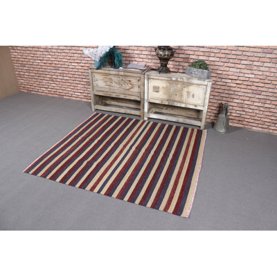 Tapis kilim à rayures fabriqué à la main pour le salon avec un motif rustique et un décor bohème plat
