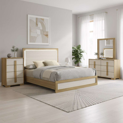 Ensemble de chambre à coucher 4 pièces Boone - Grand lit avec commode, miroir et commode Boone
