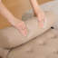 Banc de lit rembourré avec appui-tête et capitonnage à boutons-904778339-904778343