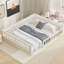 Lit plateforme beige avec garde-corps et coussin confortable - Structure en bois pleine grandeur en construction