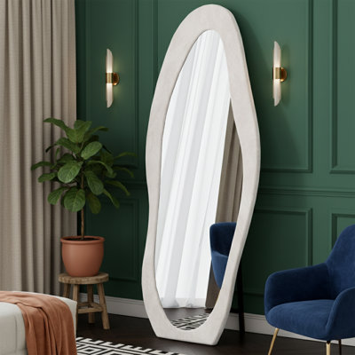Miroir pleine longueur ondulé irrégulier 63 po x 24 po - cadre en flanelle blanche - fixation au sol ou au mur