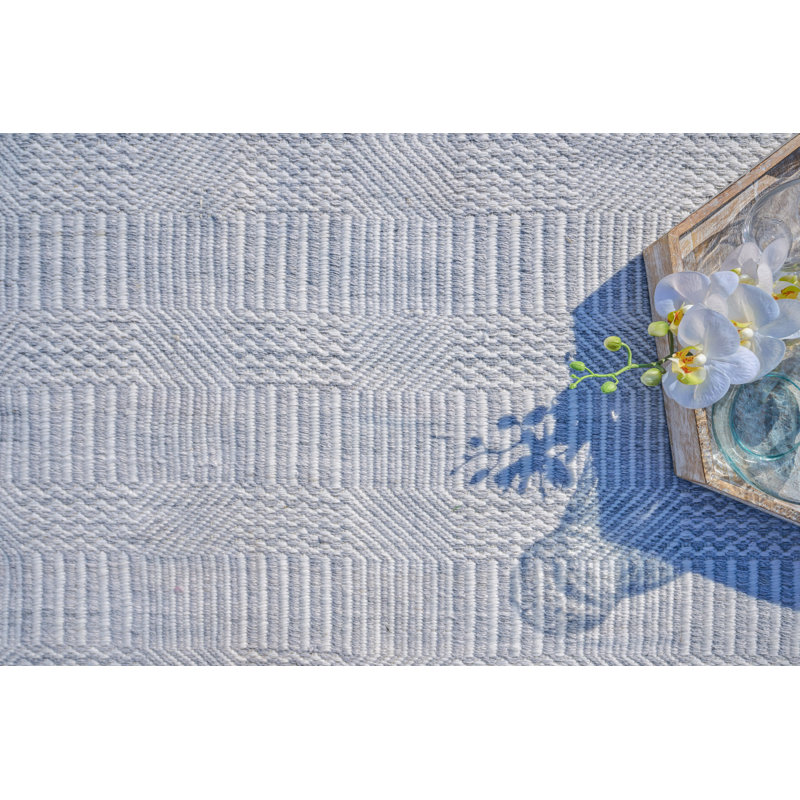 Naples Geometric Area Rug in Light Silver, Rectangle 2' x 3'