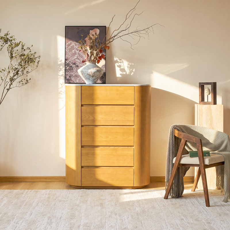 Commode haute et buffet Cove 39 po en chêne à 5 tiroirs avec dessus en marbre, meuble de rangement moderne