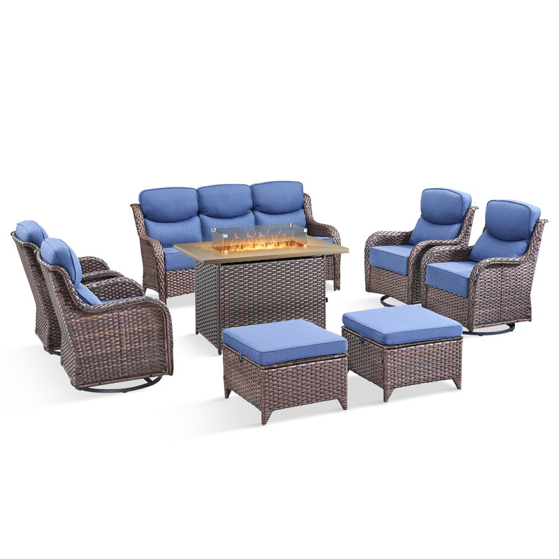 Ensemble de conversation d'extérieur en osier 8 pièces Polygala avec foyer rectangulaire, canapé 3 places, repose-pieds et 4 chaises pivotantes avec coussins de 6 po d'épaisseur