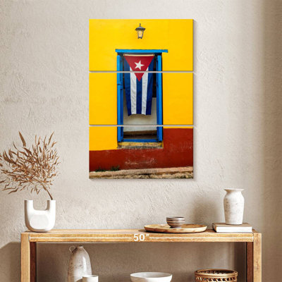 Lilie Hanging Cuban Flag