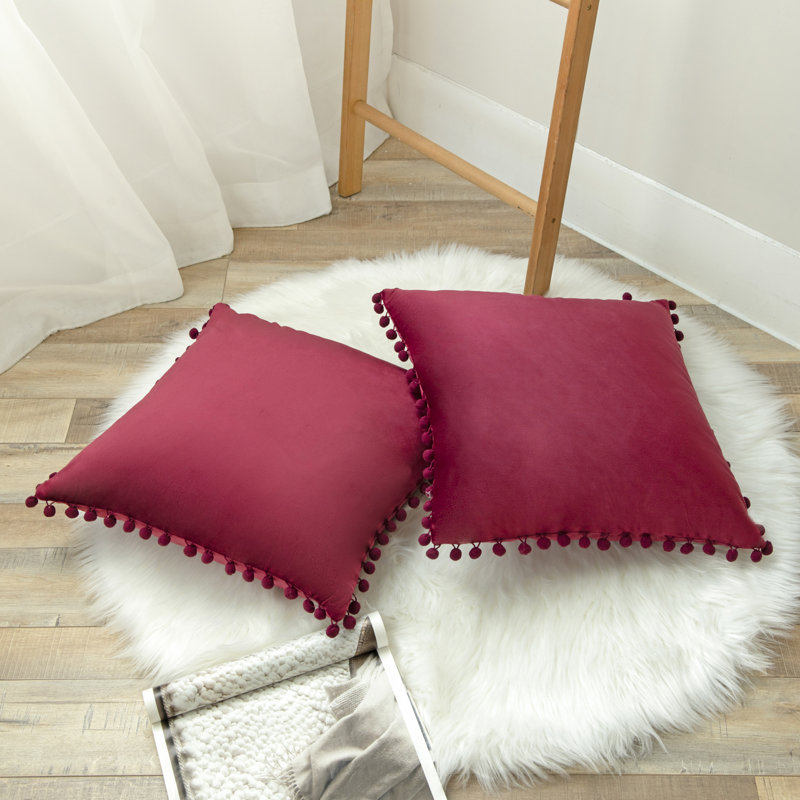 Housse de coussin Silky Velvet Series Pom-poms, Noir, Housse de coussin, Carré 18 po