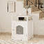 Enceinte moderne blanche pour litière pour chat, chatière d'intérieur en bois avec armoire fermée et tablette de rangement, meubles cachés pour litière comme table d'appoint de salon ou de chambre à coucher