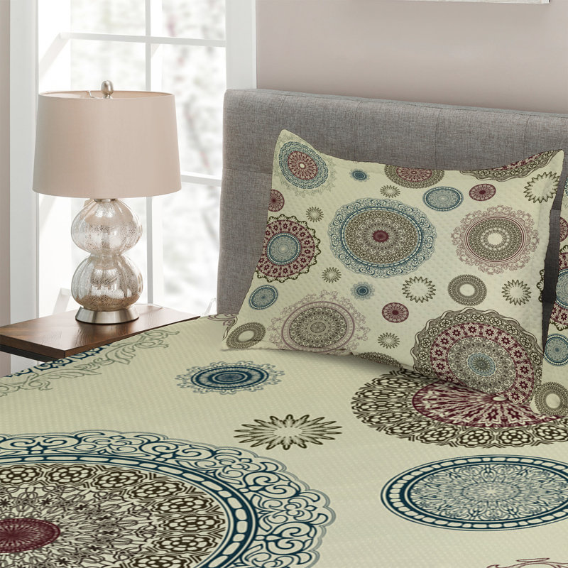 Traditional Polyester Ikat Coverlet, King Bedspread + 2 Shams