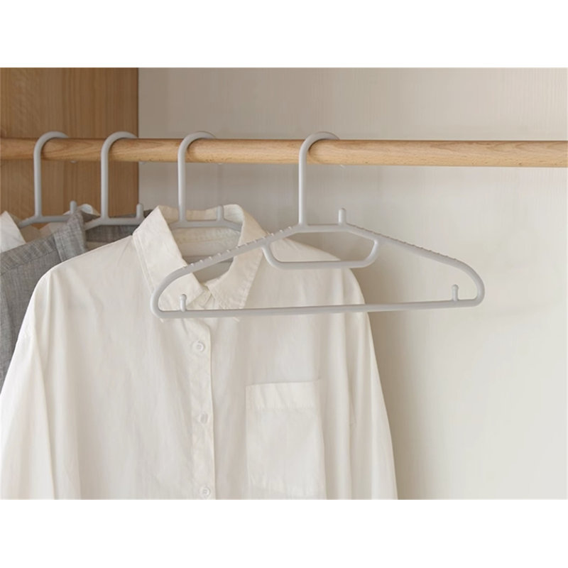 Cintre standard Okka en plastique antidérapant pour robe / chandail / chandail, 40