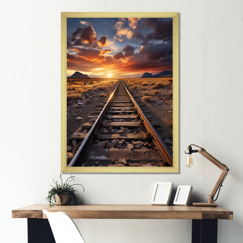 Chemin de fer au coucher du soleil II - reproduction sur toile, Cadre doré simple, H 32 po x l 16 po x P 1 po