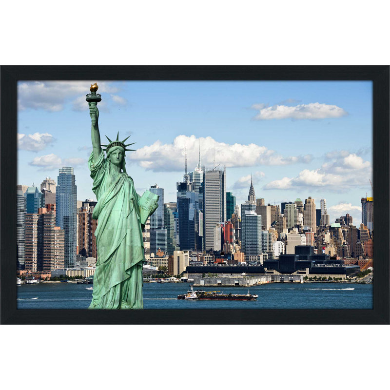 «Lady Liberty NYC», reproduction de photo encadrée, H 21,5 po x l 27,5 po x P 0,75 po, Cadre espresso