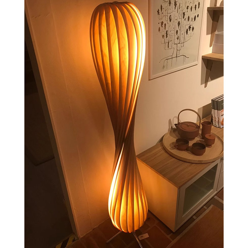 Lampe sur pied en bois à lattes Minimalist