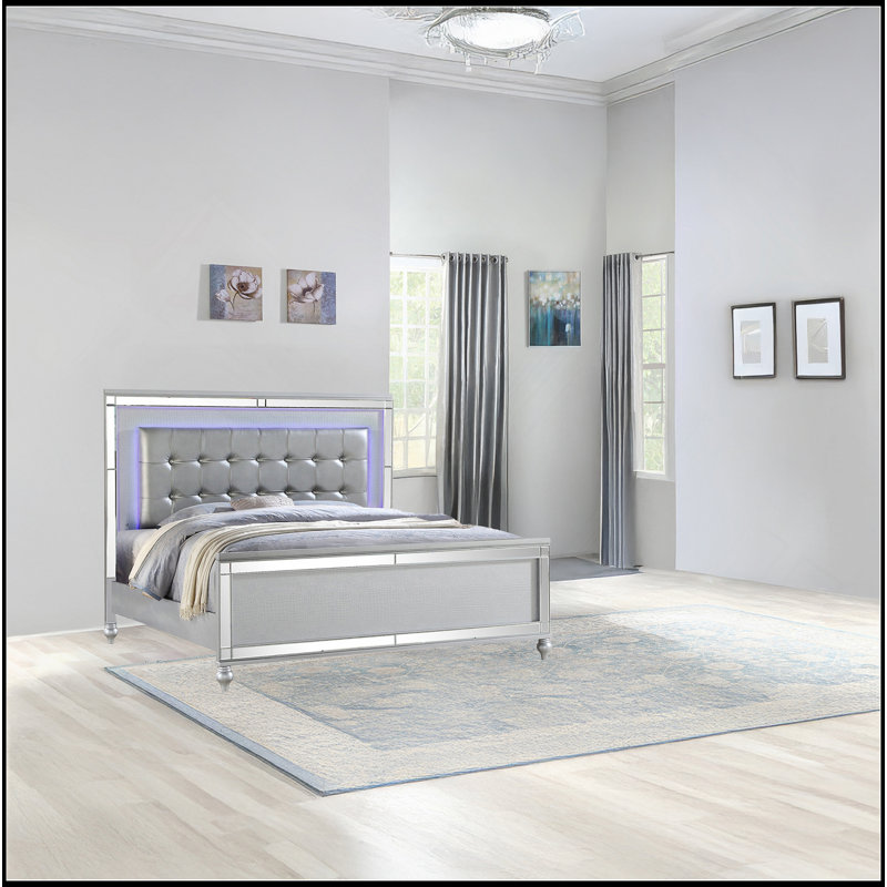 Lit rembourré Sterling en bois Sterling, Argent argent, Grand lit