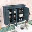 Armoire de salle de bain artistique avec tablettes réglables et détails sculptés élégants-85433430