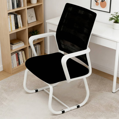 Chaise de bureau minimaliste et moderne pour les espaces de travail à domicile et les séances de productivité quotidienne au bureau