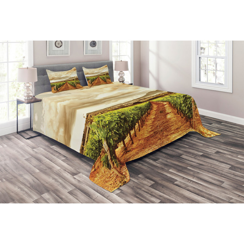Cloud Farmhouse / Country Coverlet, King Bedspread + 2 Shams