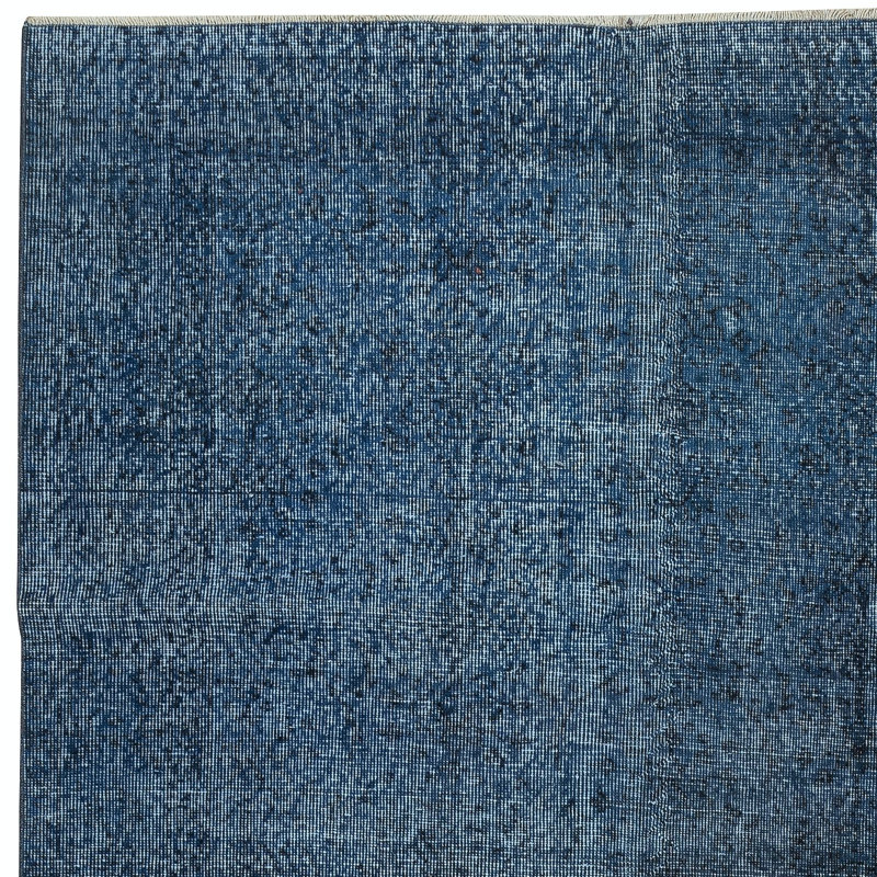 Tapis bleu uni 5,3 x 8,3 pi pour intérieurs contemporains, fabriqué à la main en Turquie