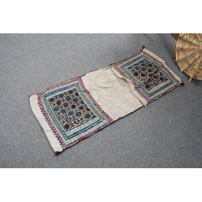 Coussin kilim turc fabriqué à la main en beige avec un design de coussin anatolien rétro parfait pour un décor bohème avec une housse brodée