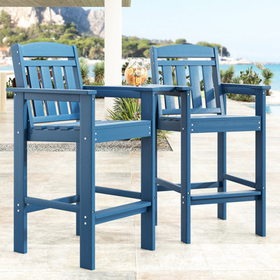 Grandes chaises de 2, bleu, plateau amovible, trou pour parasol, grain de bois, peu d'entretien pour le patio bleu au bord de la piscine, avec plateau et effort