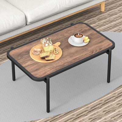 Petite table basse d'extérieur en métal avec plateau en grain de bois pour l'extérieur