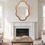 Miroir mural en forme de nuage 61 x 91 cm, couleur miel, cadre en bois massif, style ferme, bords festonnés irréguliers, idéal pour salle de bain, entrée ou salon.