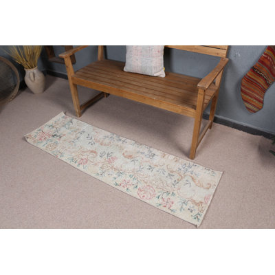 Découvrez notre tapis de couloir rétro à motif floral aux couleurs pastel, parfait pour un décor de couloir élégant