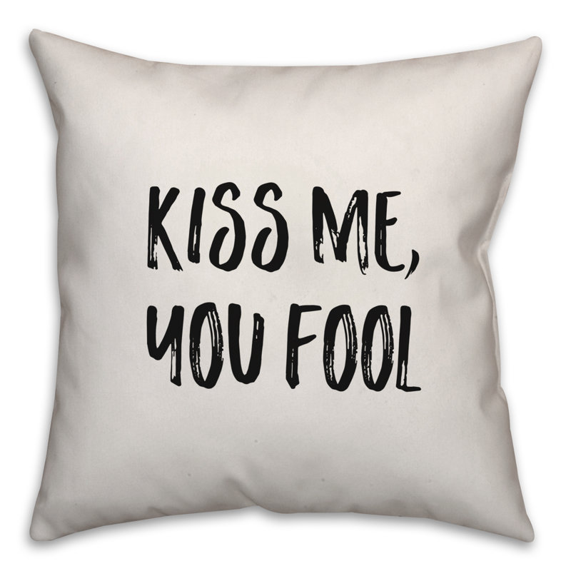  Coussin Kiss Me, You Fool, 16 po x 1 po