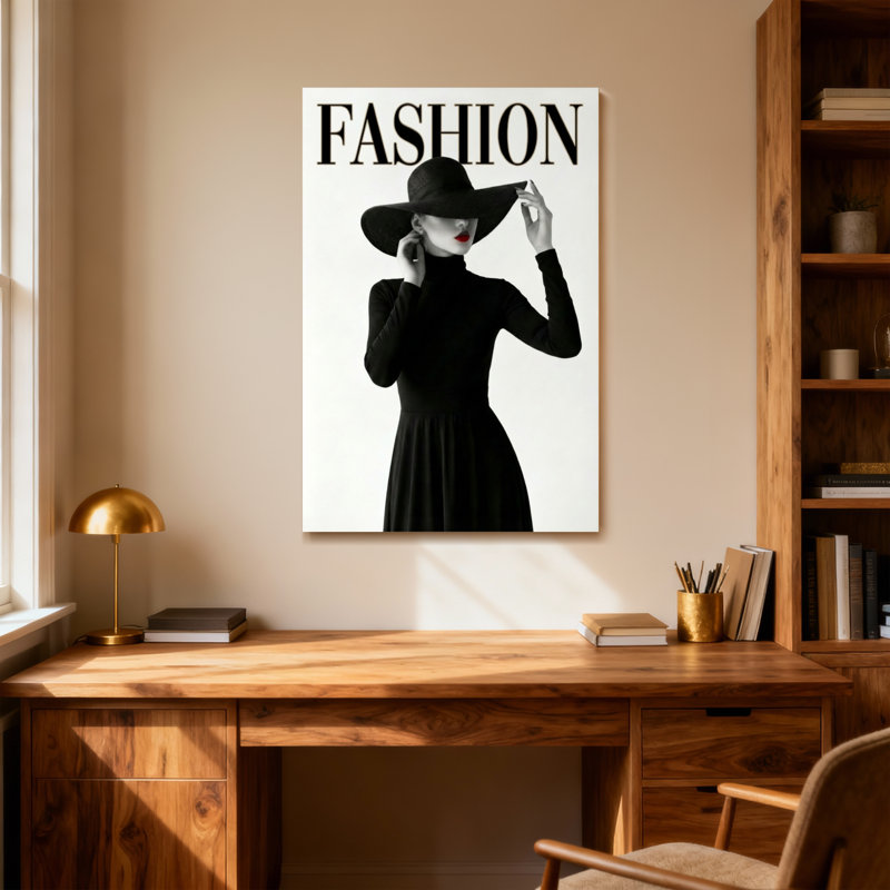 Mannequin en robe noire et chapeau, H 16 po x l 24 po