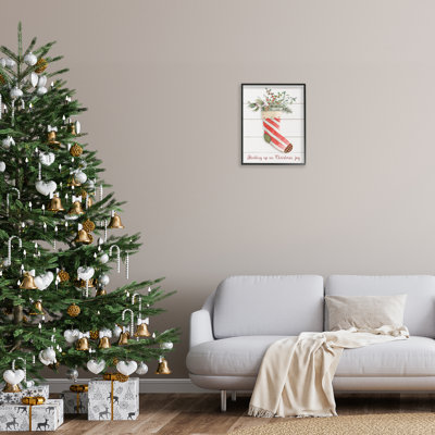 «Stocking Up On Christmas», art de la giclée encadrée par Livi Finn